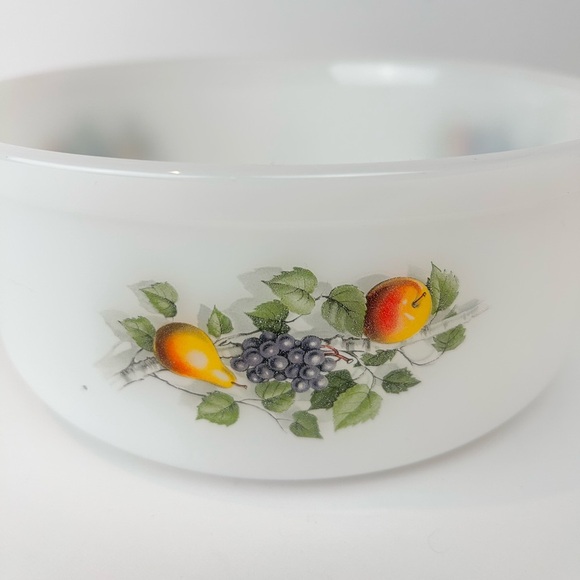 Arcopal Fruits de France large milk glass serving bowl, Vintage, 70s, Casserole - Picture 4 of 7